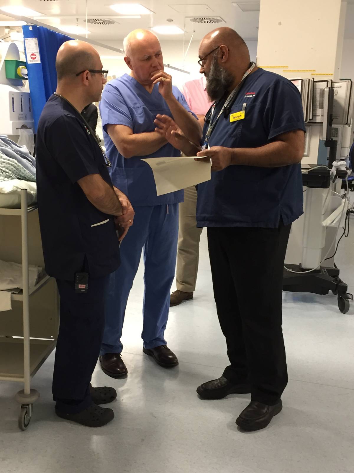 Iain Duncan Smitth with two members of staff at Whipps Cross Hospital